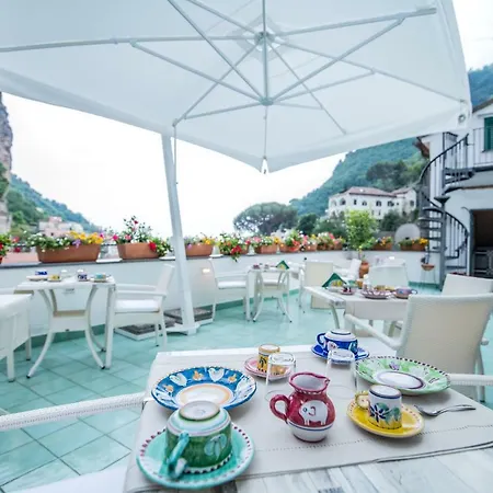 Valle D'amalfi ゲストハウス アマルフィ